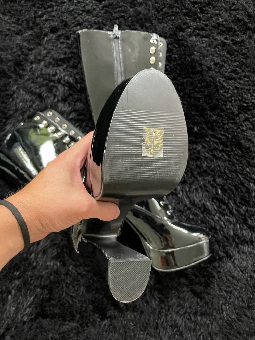 Pleasures sleek black